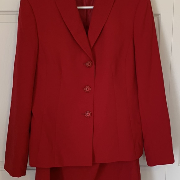 Red Evan Picone 2 piece suit - Picture 1 of 2